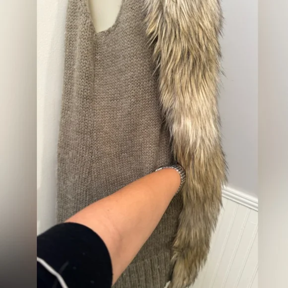Steve Madden Fur Sweater Vest with Hidden Pockets XL - Picture 4 of 8